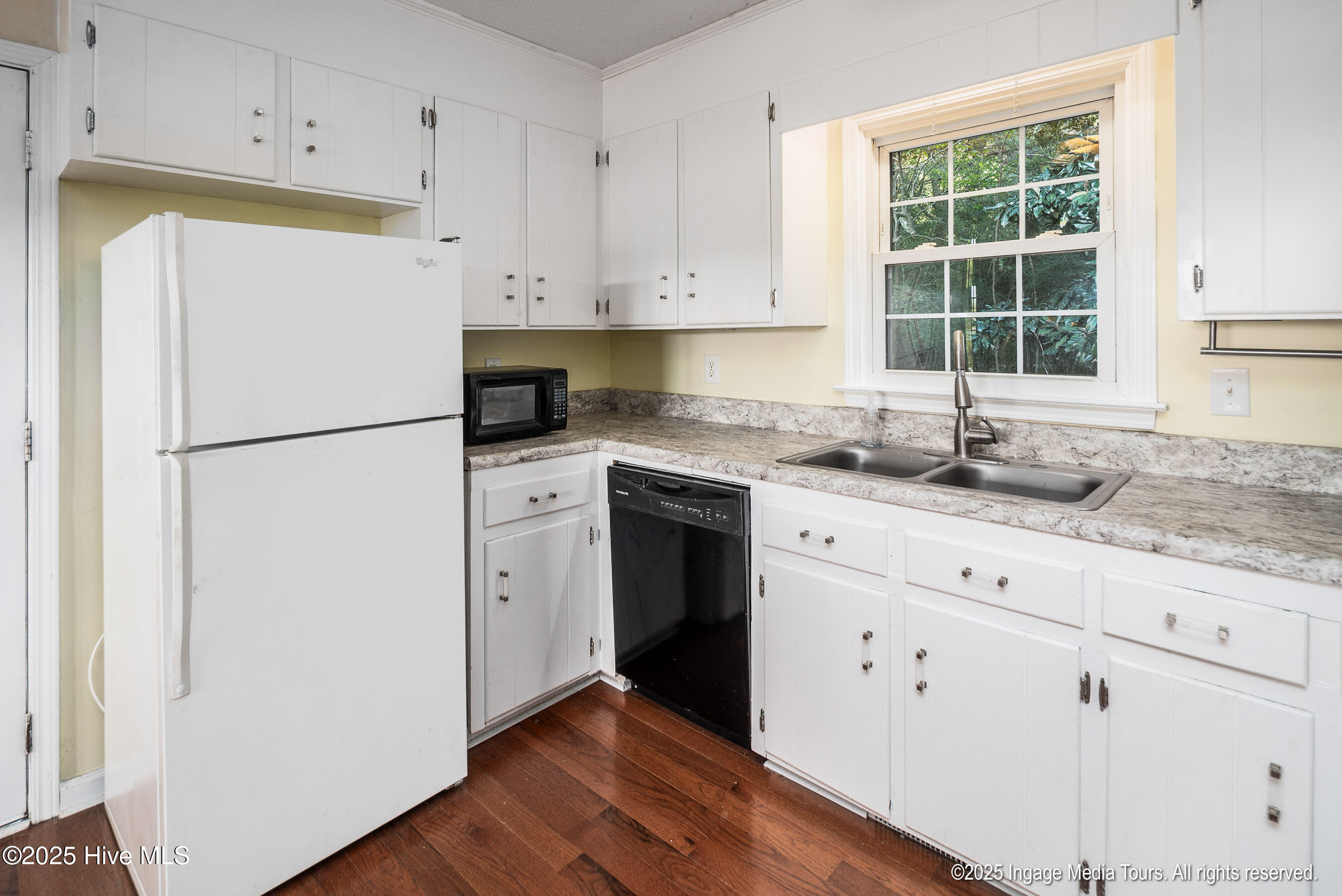 305 British Road Kinston, NC 28501 - Photo 10 of 30 20251006 MLS S_Nilsen 305 British Rd Kin