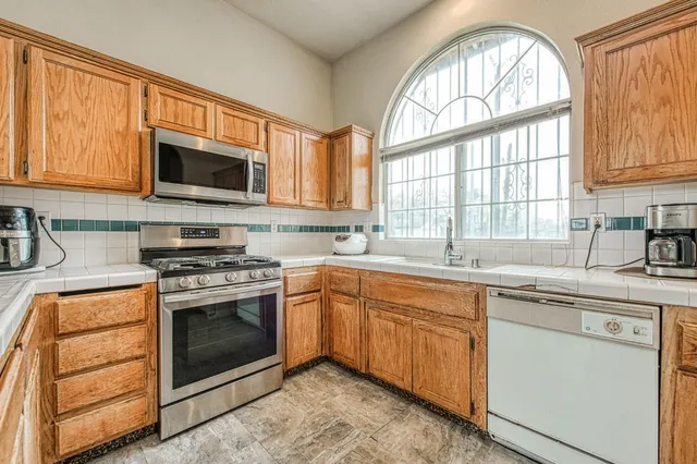 $320,000 | 4892 East Grove Avenue, Fresno, CA 93725