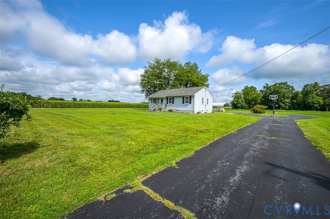 581 Smokey Road Aylett, VA 23009 - Photo 3 of 28 Paved circle drive with carport