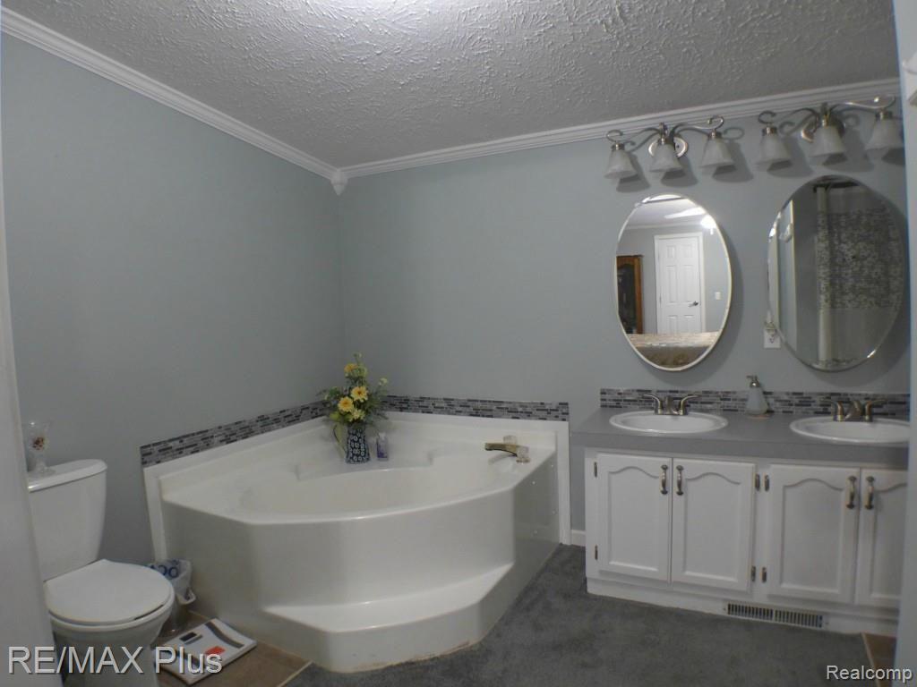 5710 Sheridan Road Vassar, MI 48768 - Photo 14 of 17 P1010173.jpg