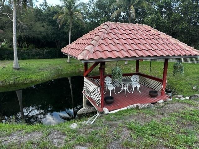 5800 Pine Tree Road Parkland, FL 33067 - Photo 29 of 35 a view of a backyard with a patio table and chairs