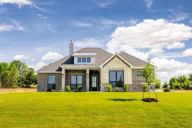 $655,900 | 104 Oak Mdw Lane, Weatherford, TX 76085