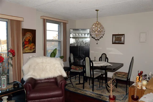 a view of a livingroom and dining room