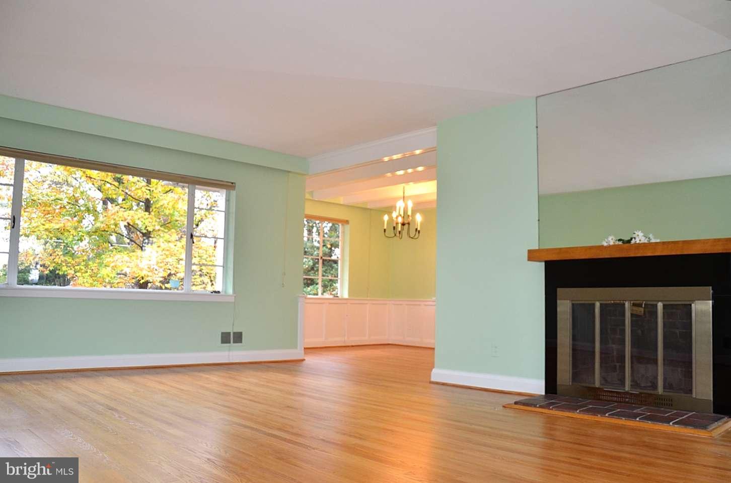 811 West Joppa Road Baltimore, MD 21204 - Photo 15 of 39 Open living room