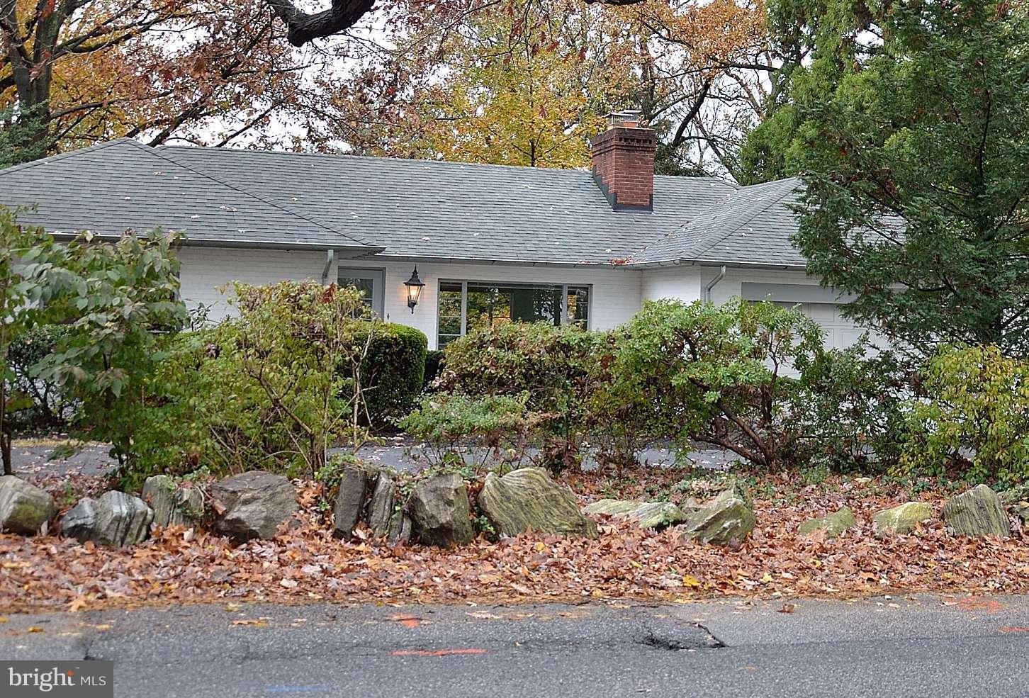 811 West Joppa Road Baltimore, MD 21204 - Photo 3 of 39 One third acre of privacy