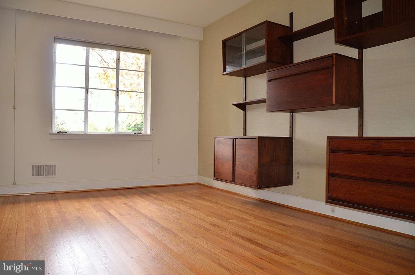 811 West Joppa Road Baltimore, MD 21204 - Photo 29 of 39 1st Bedroom