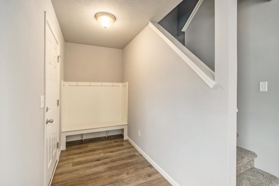 612 Arizona Boulevard Three Rivers, MI 49093 - Photo 8 of 29 7-PRT047-i1830-Foyer