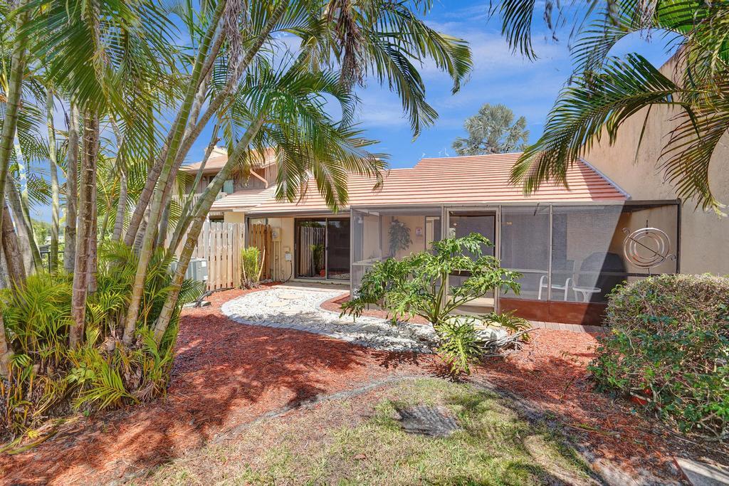 11159 Oakdale Road Boynton Beach, FL 33437 - Photo 13 of 23 Private back yard patio area