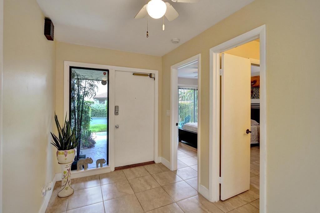 11159 Oakdale Road Boynton Beach, FL 33437 - Photo 2 of 23 Foyer