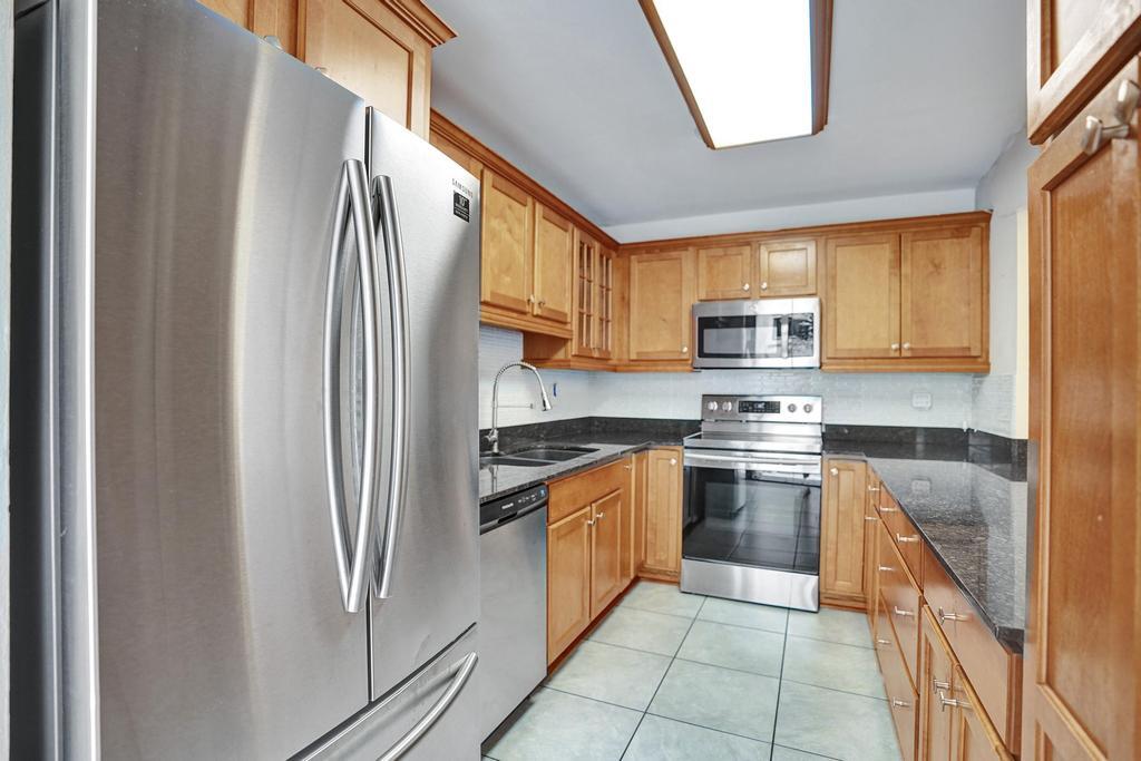 11159 Oakdale Road Boynton Beach, FL 33437 - Photo 5 of 23 Updated Kitchen