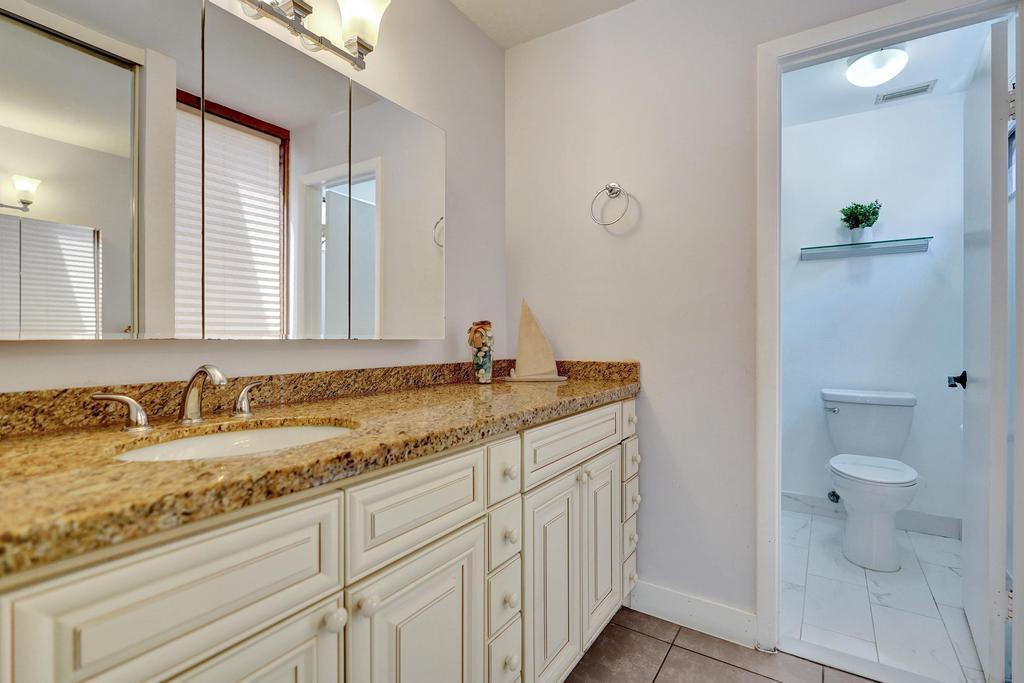 11159 Oakdale Road Boynton Beach, FL 33437 - Photo 10 of 23 Primary Bath