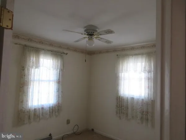 a view of empty room with window
