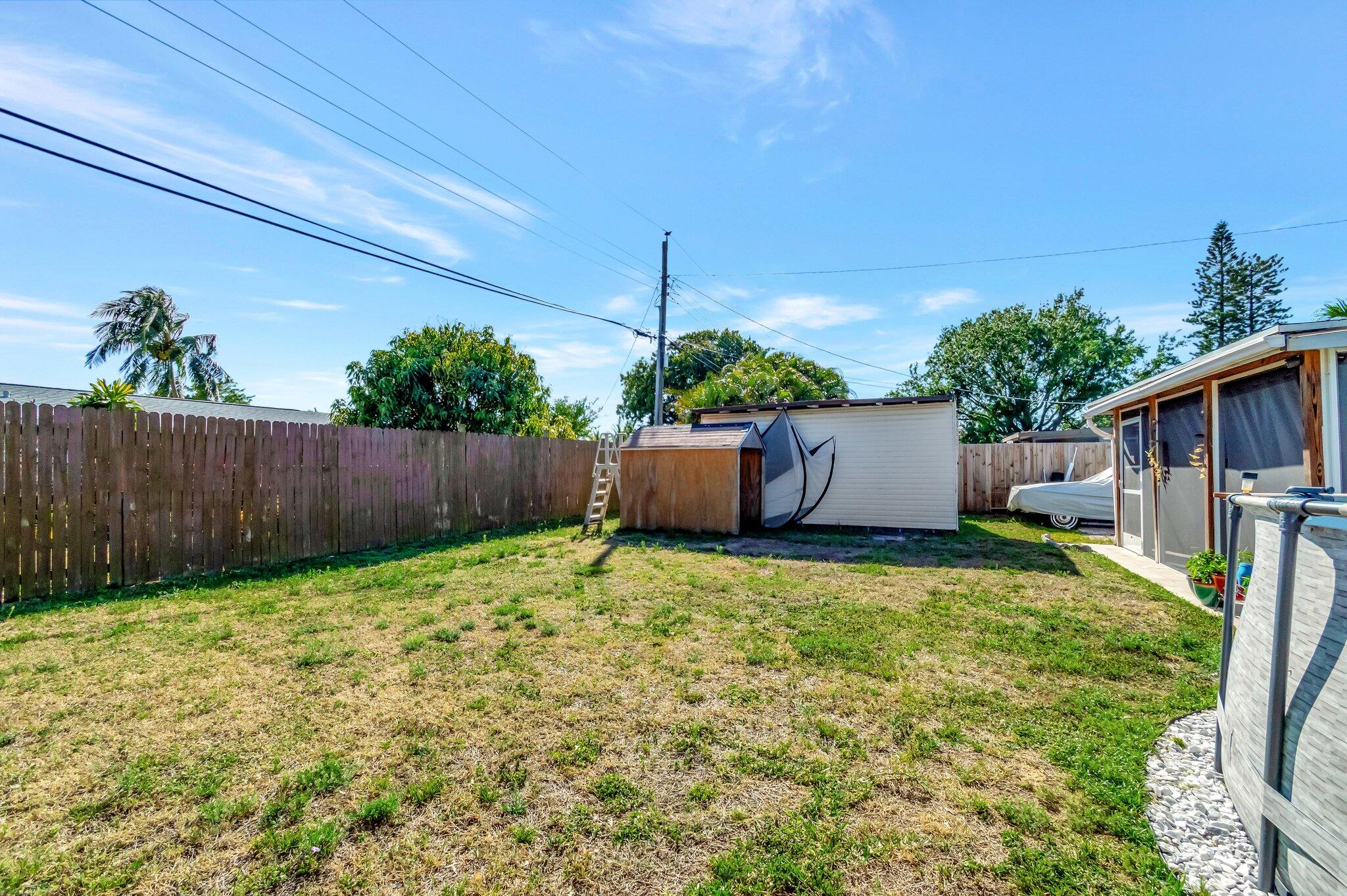 3890 Ocala Road Lake Worth, FL 33462 - Photo 26 of 29 a backyard of a house