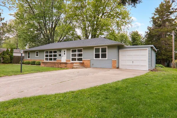 $244,000 | 2114 Peirce Avenue, Bloomington, IL 61701