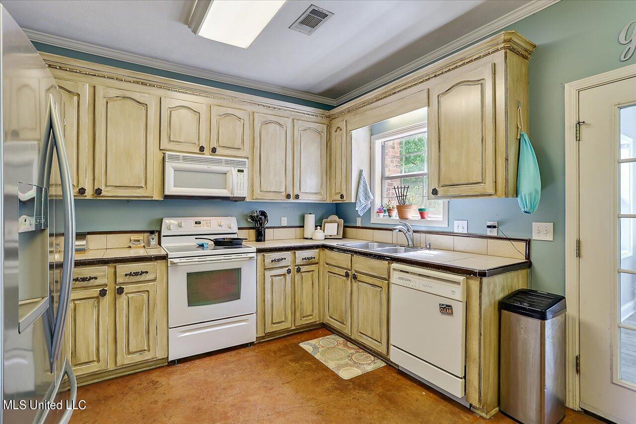 302 Briars Bend Brandon, MS 39042 - Photo 6 of 22 10-302 Briars Bend