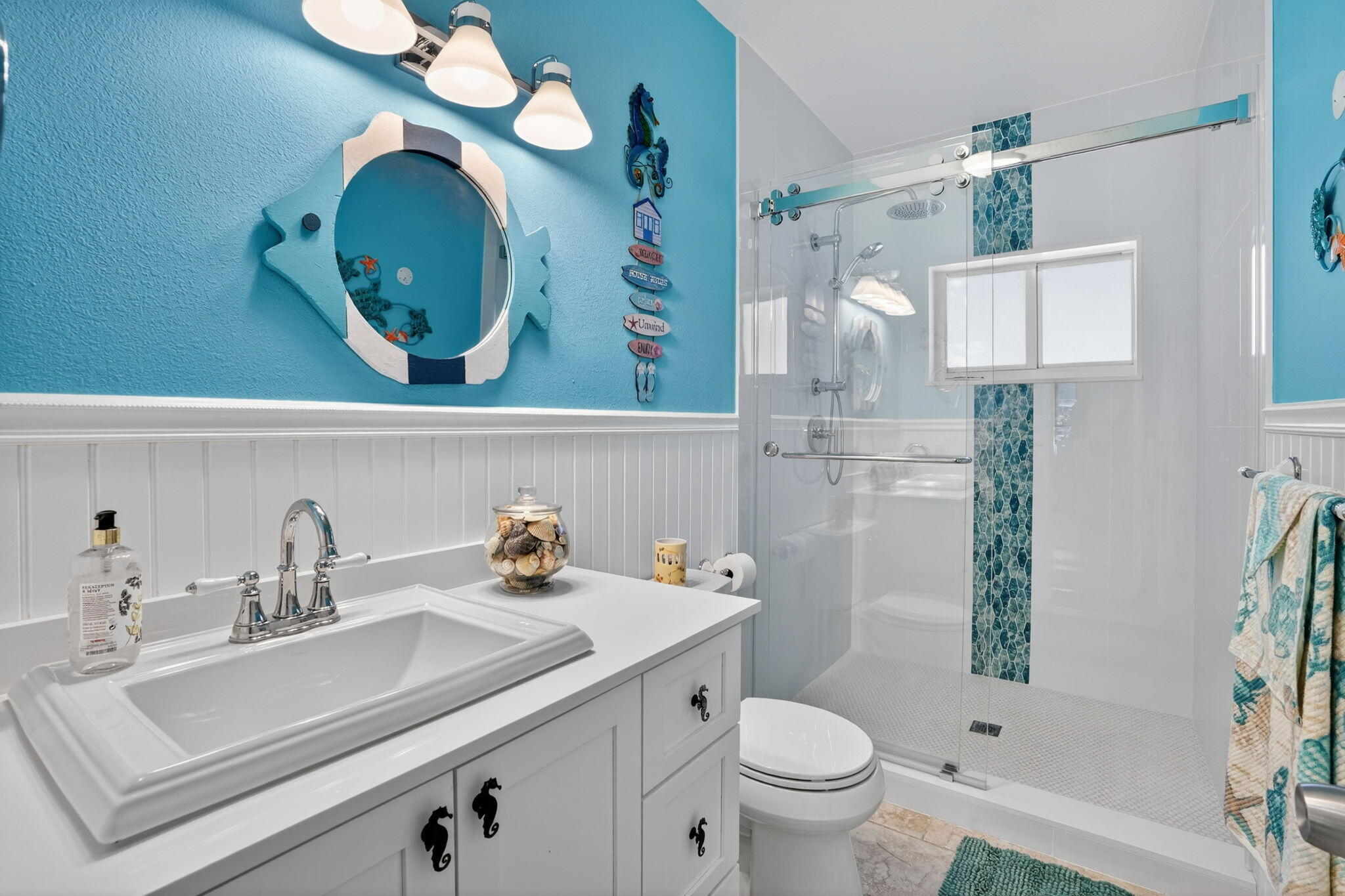 32 Andros Road Key Largo, FL 33037 - Photo 14 of 45 guest Bathroom