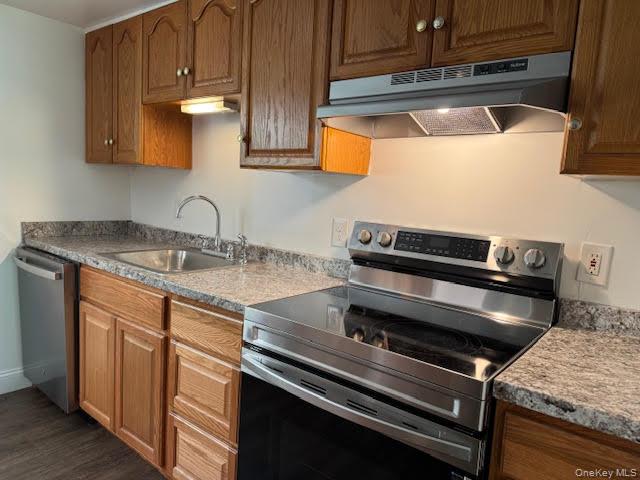 23 Brewster Road Cornwall, NY 12518 - Photo 8 of 39 Electric oven/range