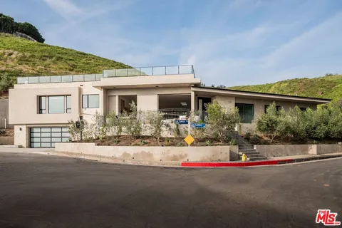 $7,495,000 | 1205 Las Lomas Place, Pacific Palisades, CA 90272