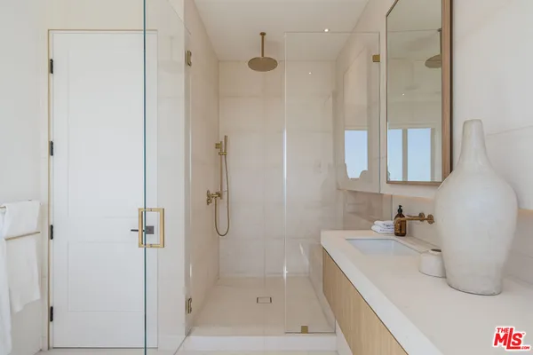 $7,495,000 | 1205 Las Lomas Place, Pacific Palisades, CA 90272