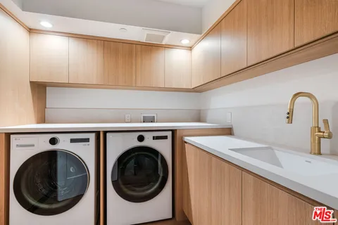 $7,495,000 | 1205 Las Lomas Place, Pacific Palisades, CA 90272