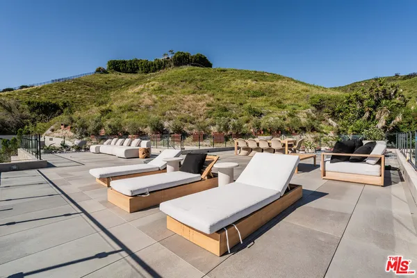 $7,495,000 | 1205 Las Lomas Place, Pacific Palisades, CA 90272