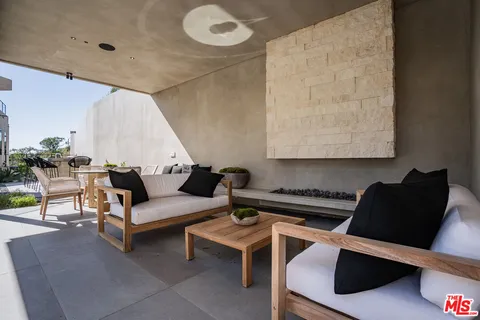 $7,495,000 | 1205 Las Lomas Place, Pacific Palisades, CA 90272