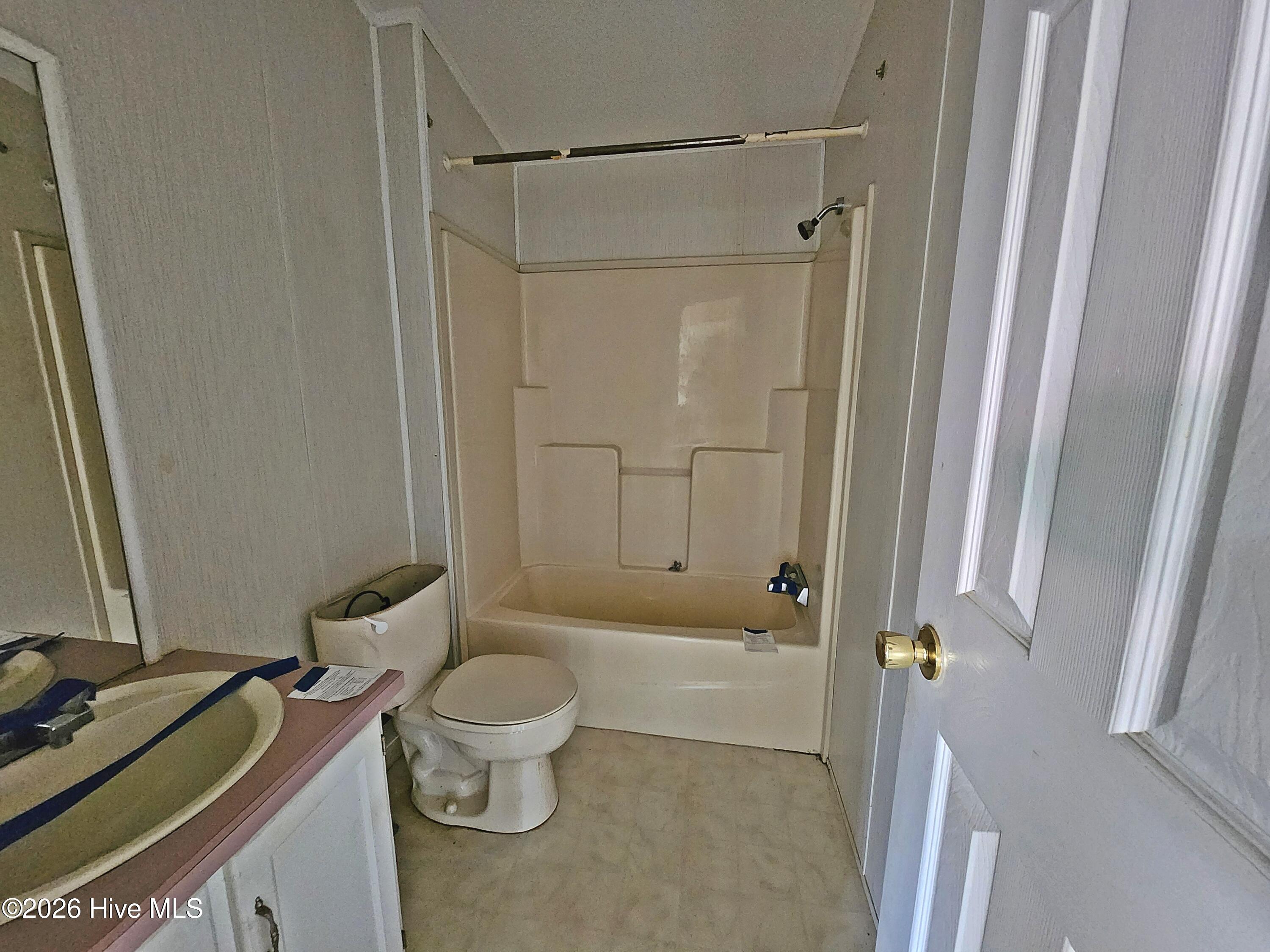 608 Old Whiteville Road Lumberton, NC 28358 - Photo 12 of 34 bath 2a