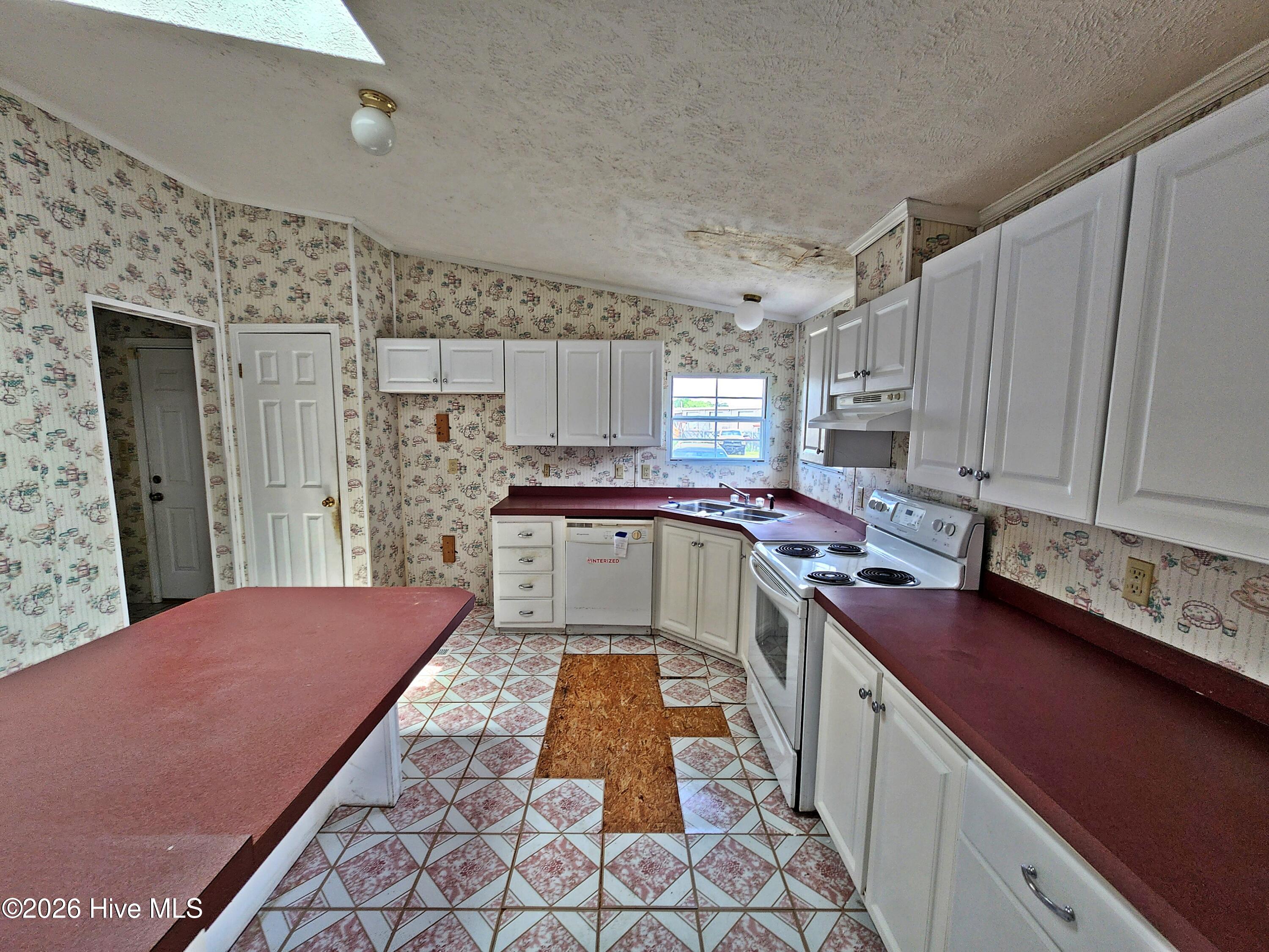 608 Old Whiteville Road Lumberton, NC 28358 - Photo 20 of 34 kitchen a