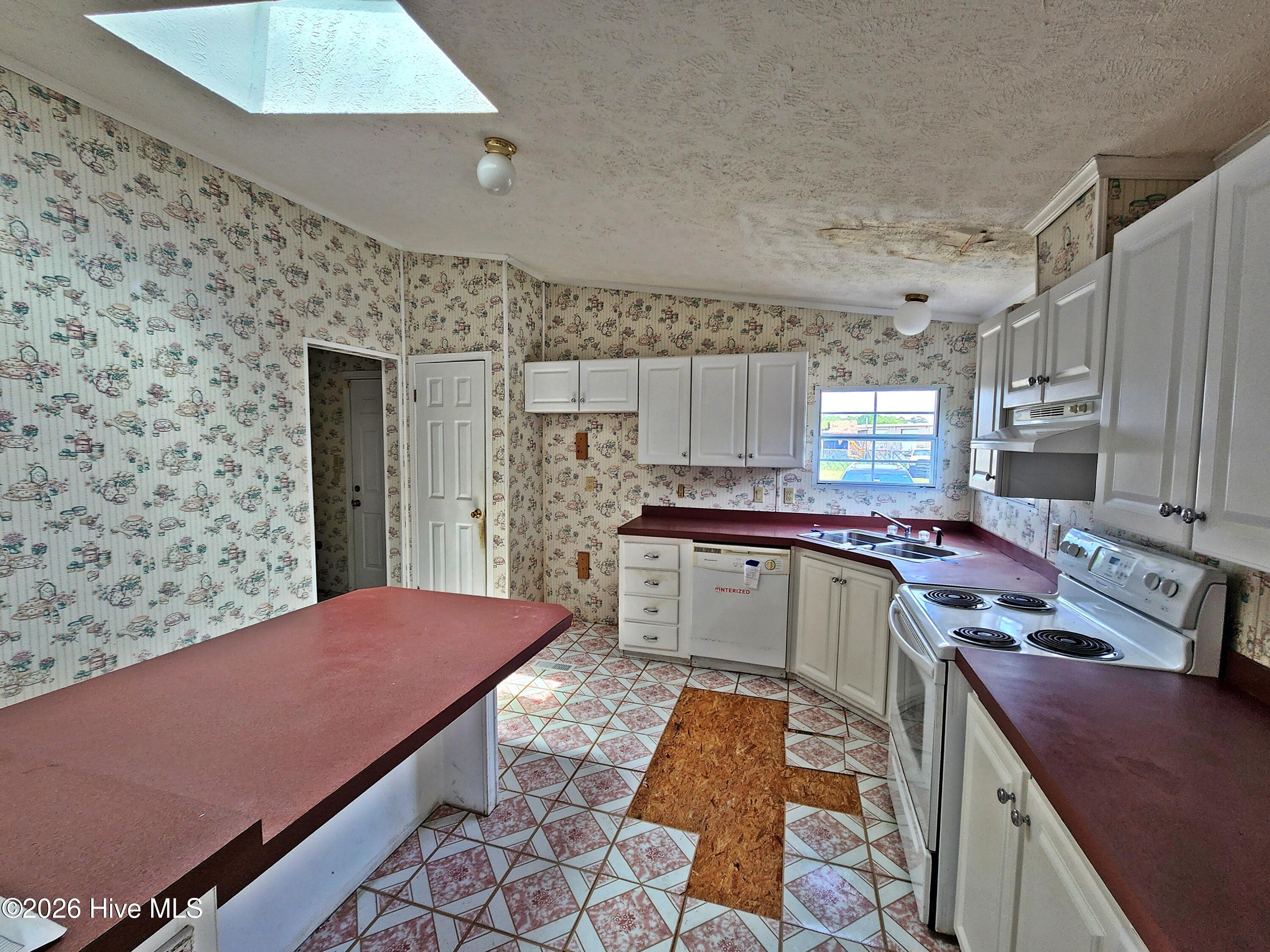 608 Old Whiteville Road Lumberton, NC 28358 - Photo 21 of 34 kitchen b