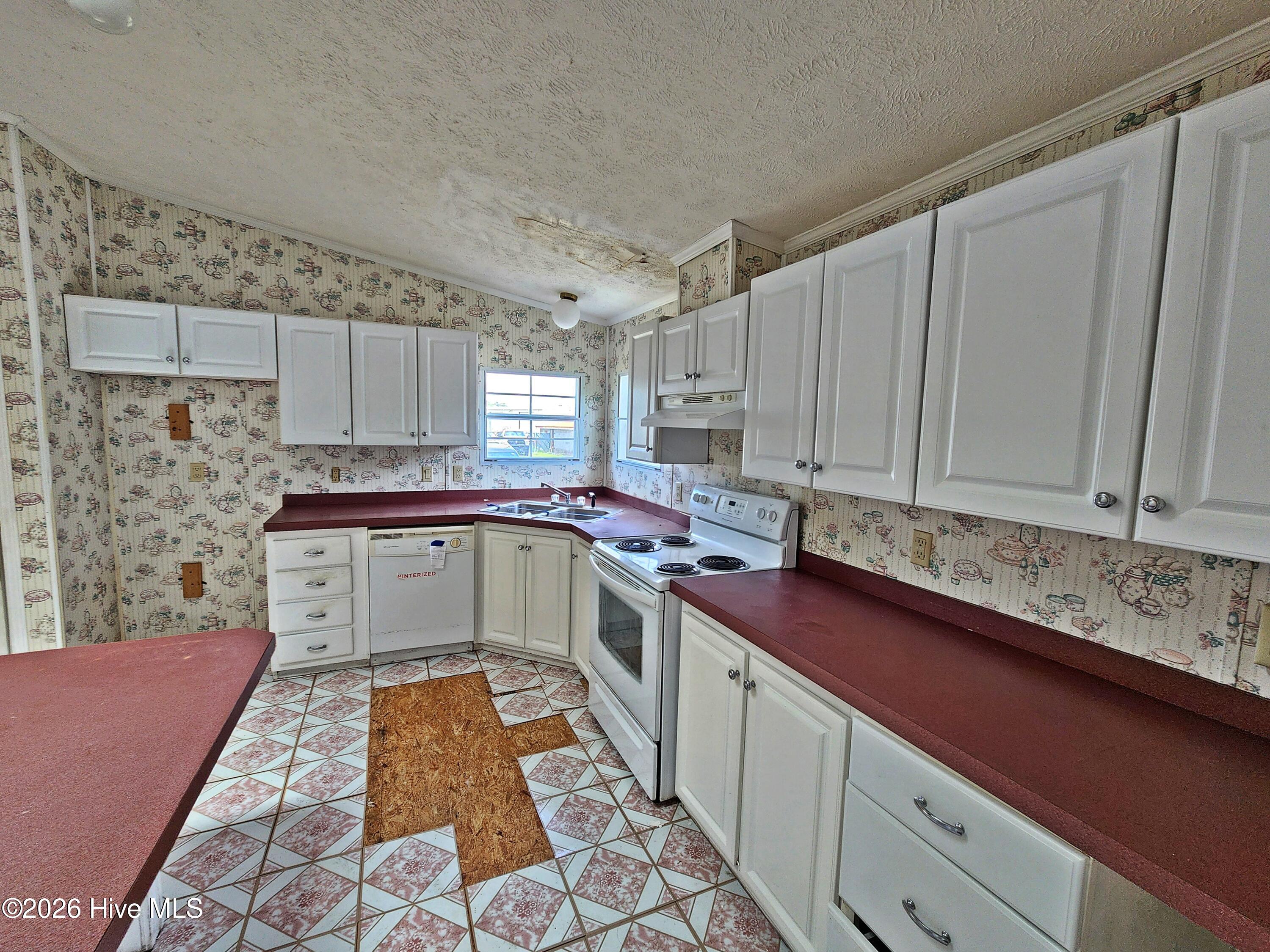 608 Old Whiteville Road Lumberton, NC 28358 - Photo 22 of 34 kitchen c