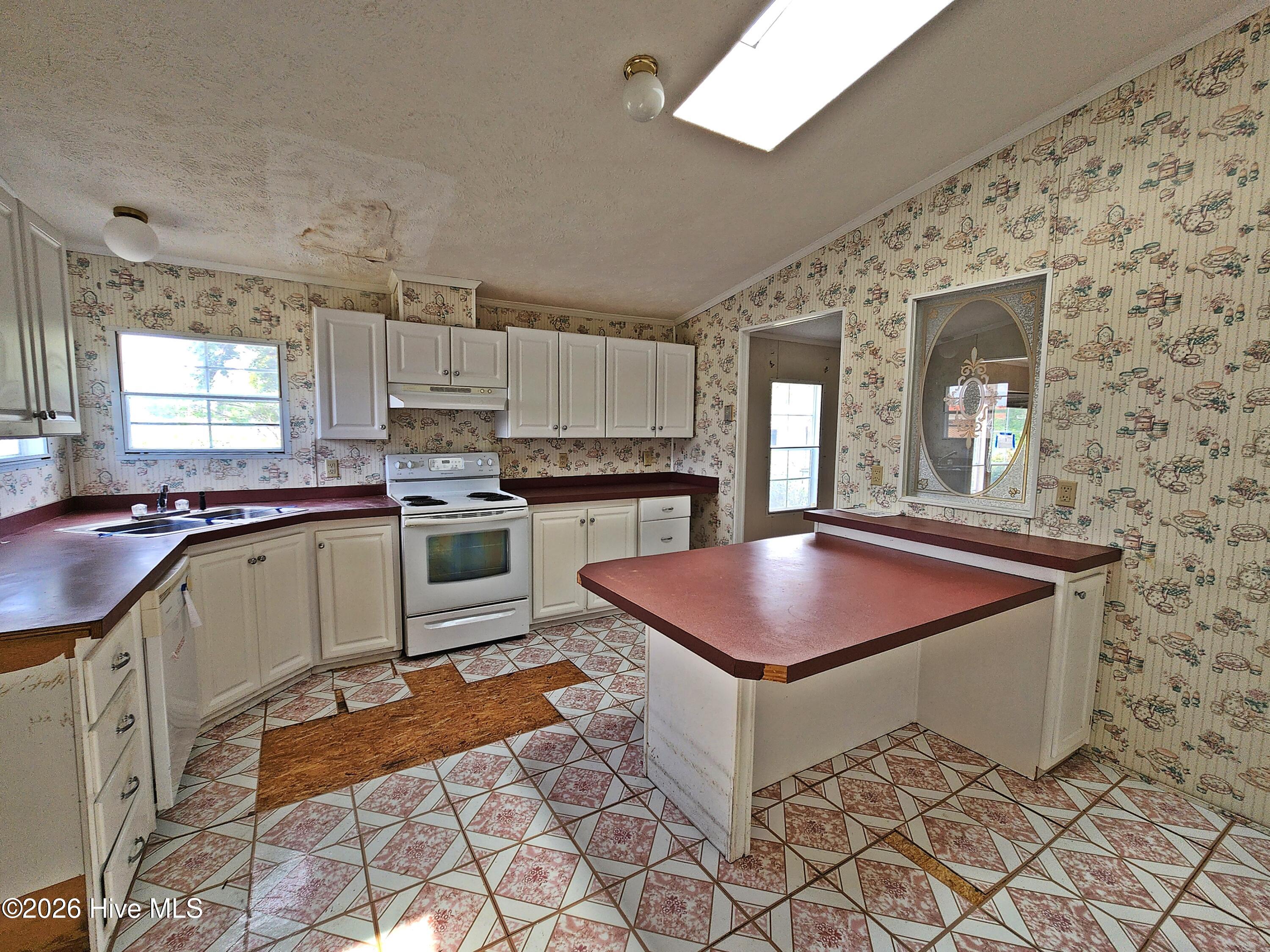 608 Old Whiteville Road Lumberton, NC 28358 - Photo 23 of 34 kitchen d
