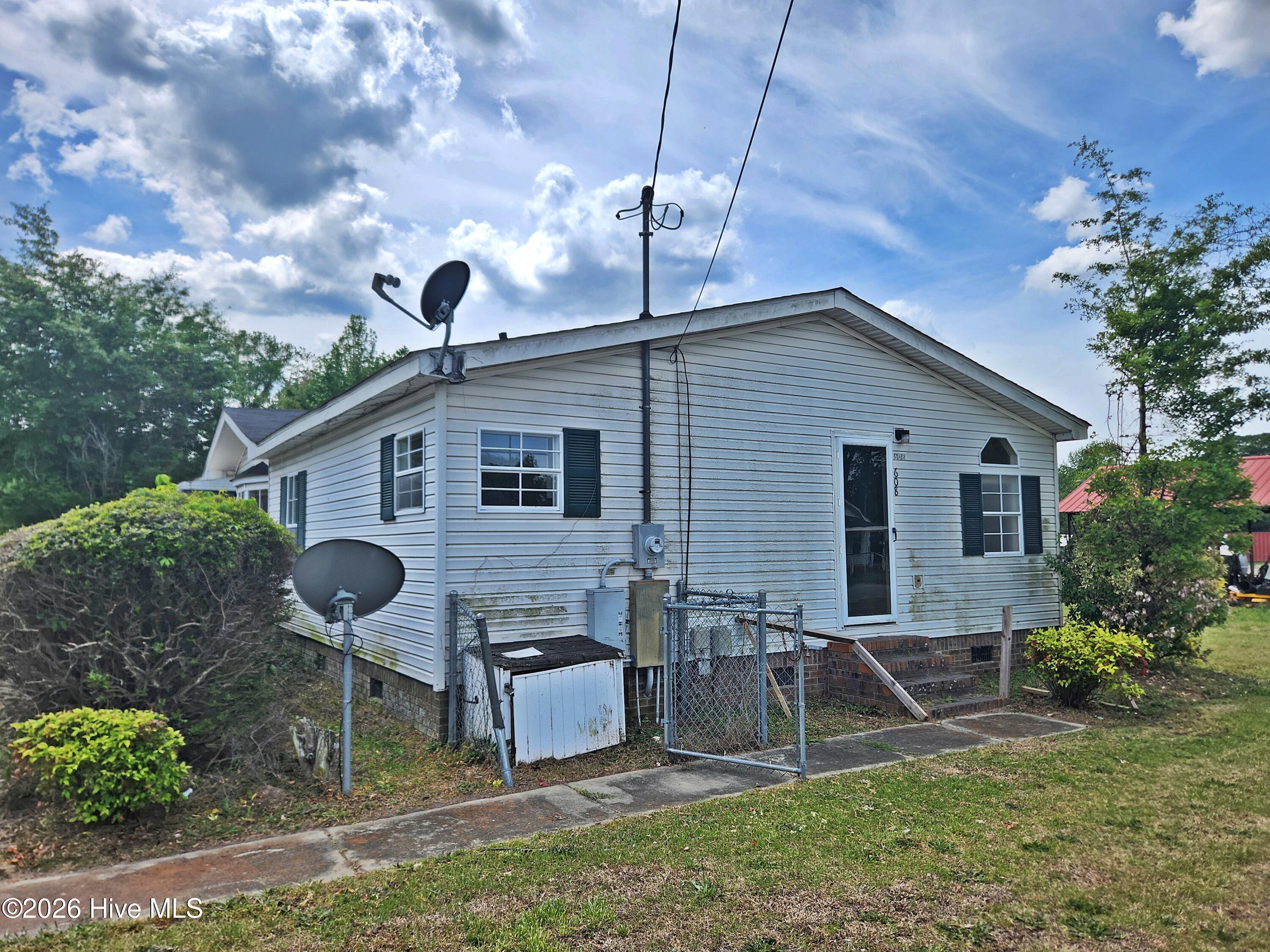 608 Old Whiteville Road Lumberton, NC 28358 - Photo 26 of 34 right side a