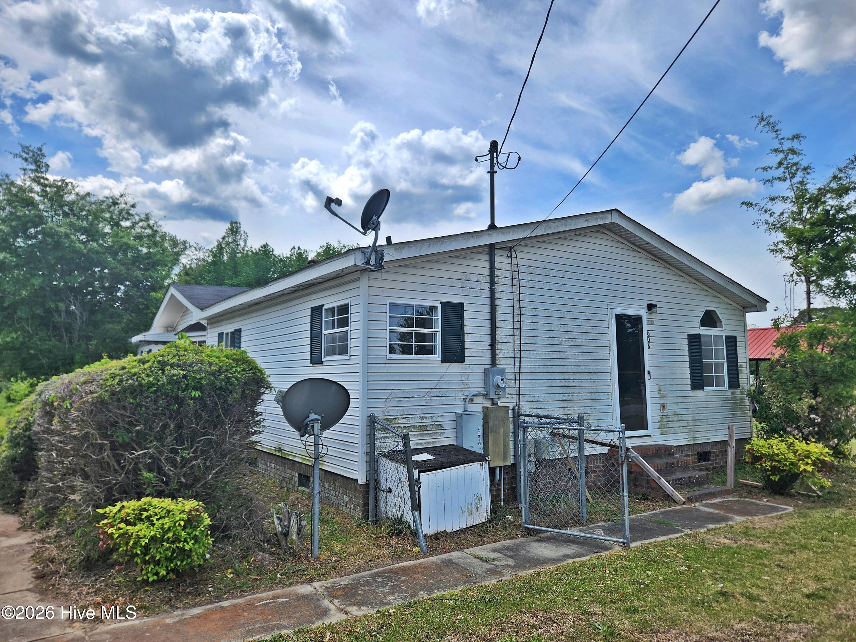 608 Old Whiteville Road Lumberton, NC 28358 - Photo 27 of 34 right side b