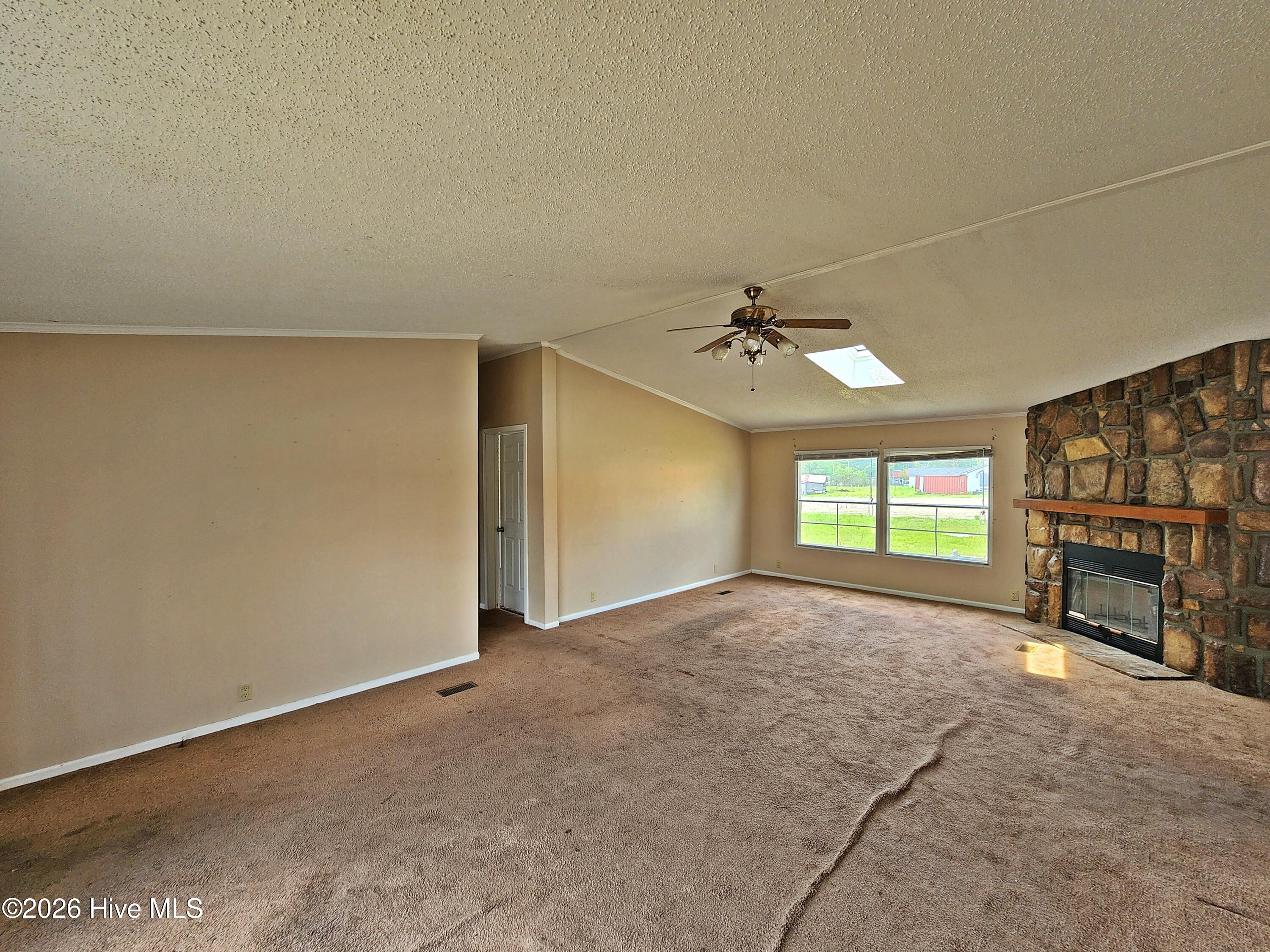 608 Old Whiteville Road Lumberton, NC 28358 - Photo 9 of 34 living b