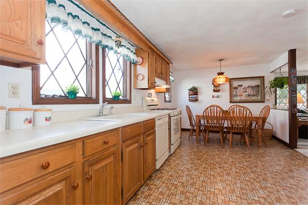 134 George Street Arlington, MA 02476 - Photo 7 of 20 Gallery Image 7