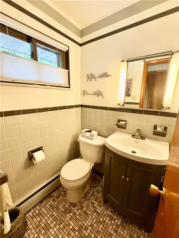320 Saxonburg Road Butler, PA 16002 - Photo 32 of 36 a bathroom with a sink mirror vanity and toilet