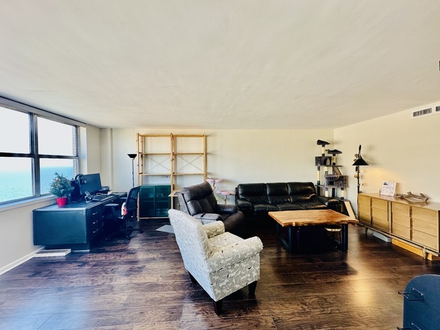 6301 North Sheridan Road, Unit 21E Chicago, IL 60660 - Photo 6 of 29 a living room with furniture and a wooden floor
