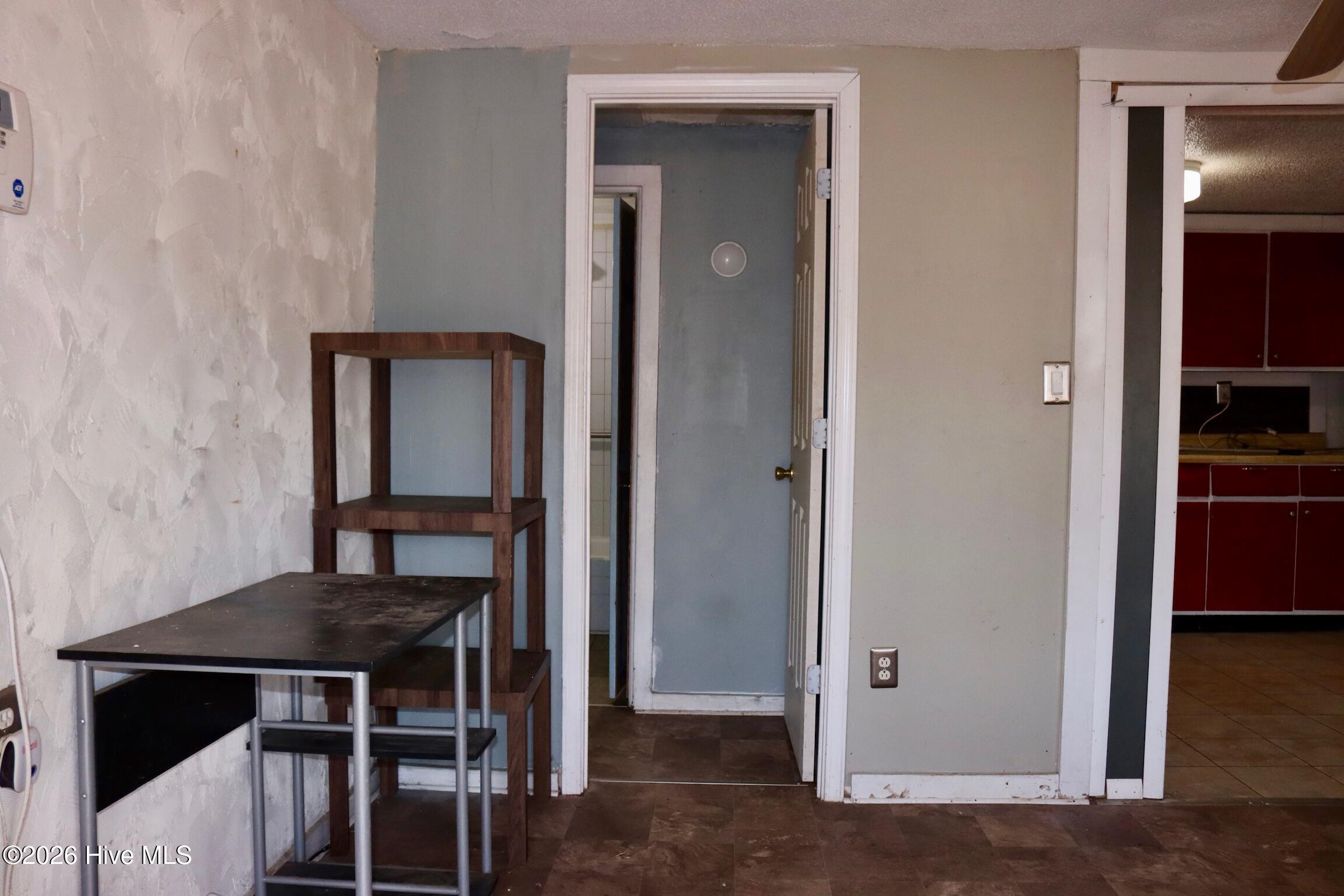 2078 Blue Creek Road Jacksonville, NC 28540 - Photo 19 of 48 Entry area