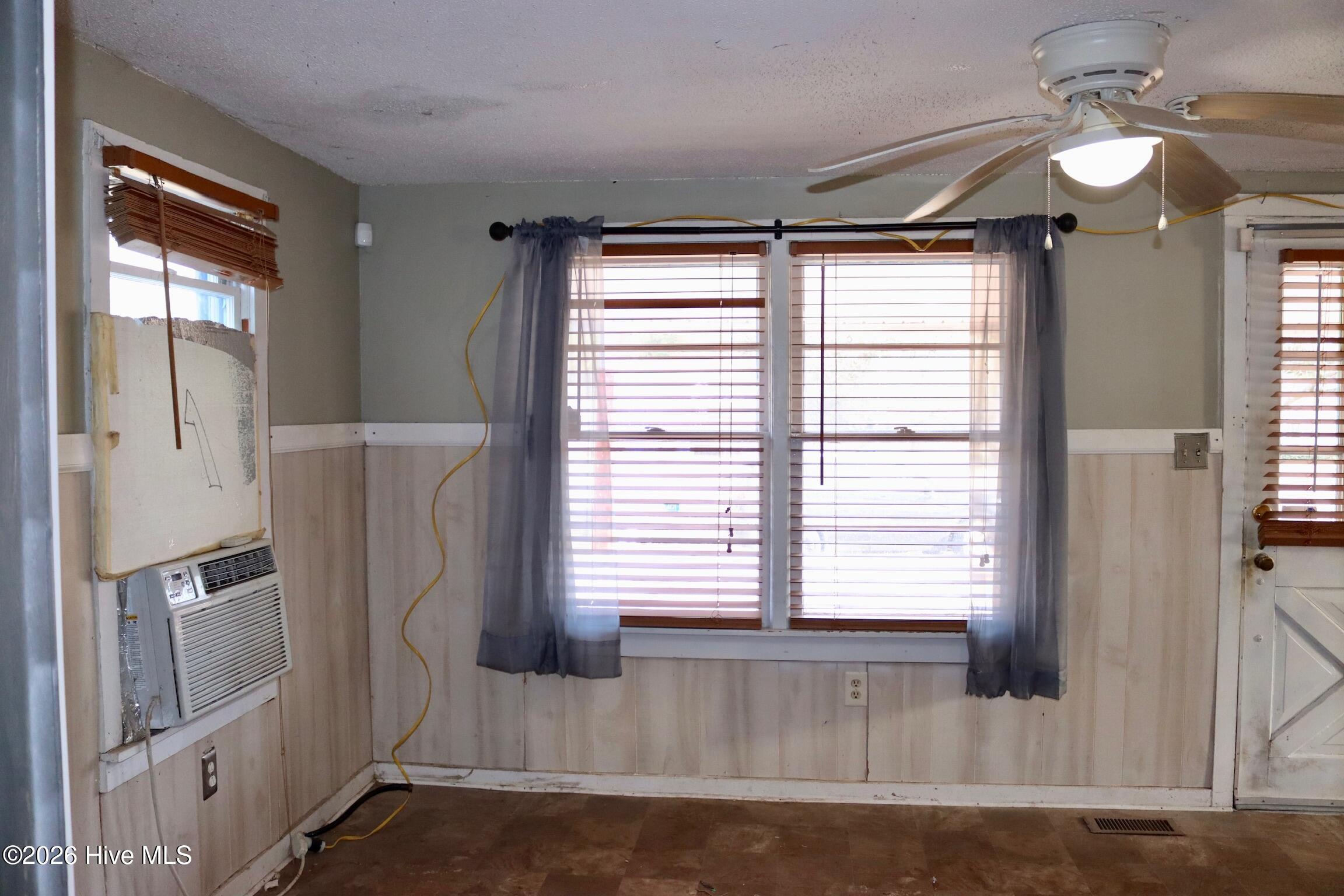 2078 Blue Creek Road Jacksonville, NC 28540 - Photo 21 of 48 Living Room