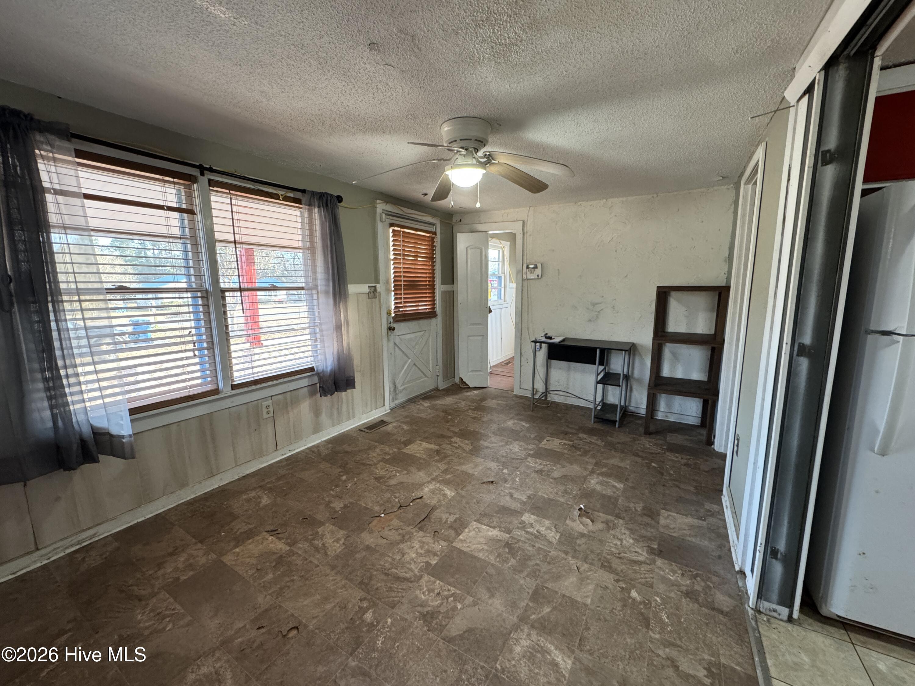 2078 Blue Creek Road Jacksonville, NC 28540 - Photo 22 of 48 Living Room