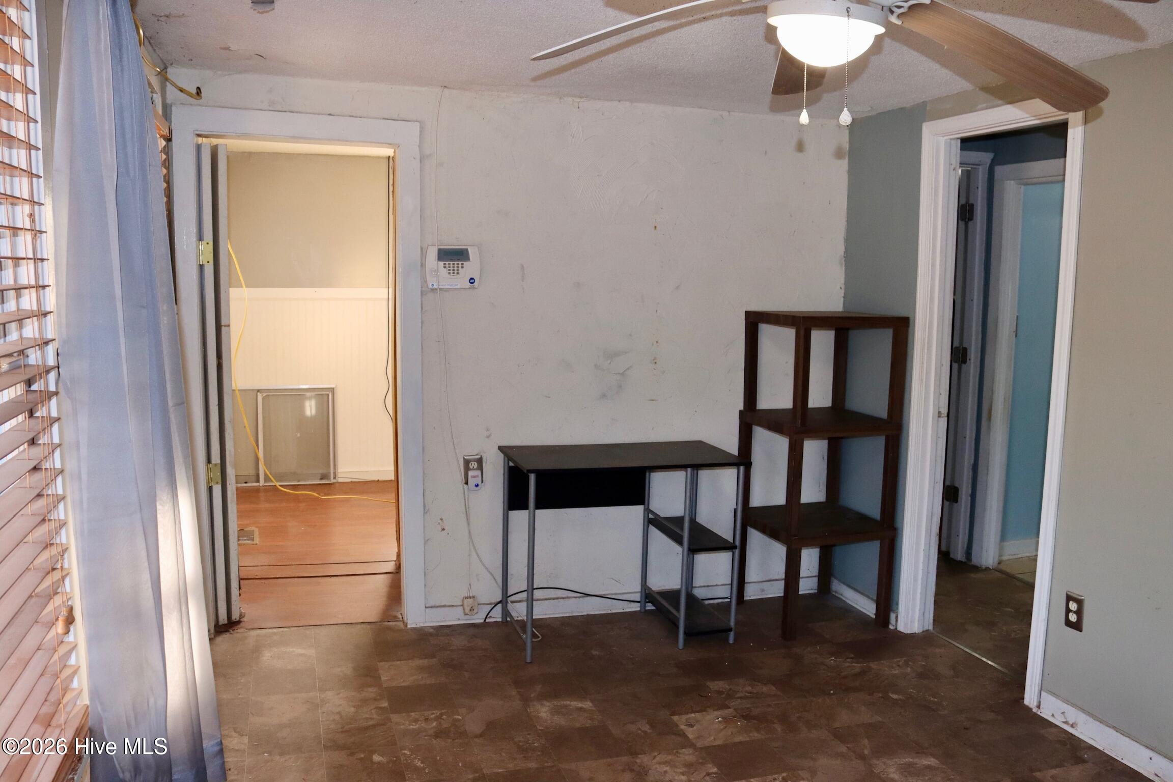 2078 Blue Creek Road Jacksonville, NC 28540 - Photo 23 of 48 Living Room
