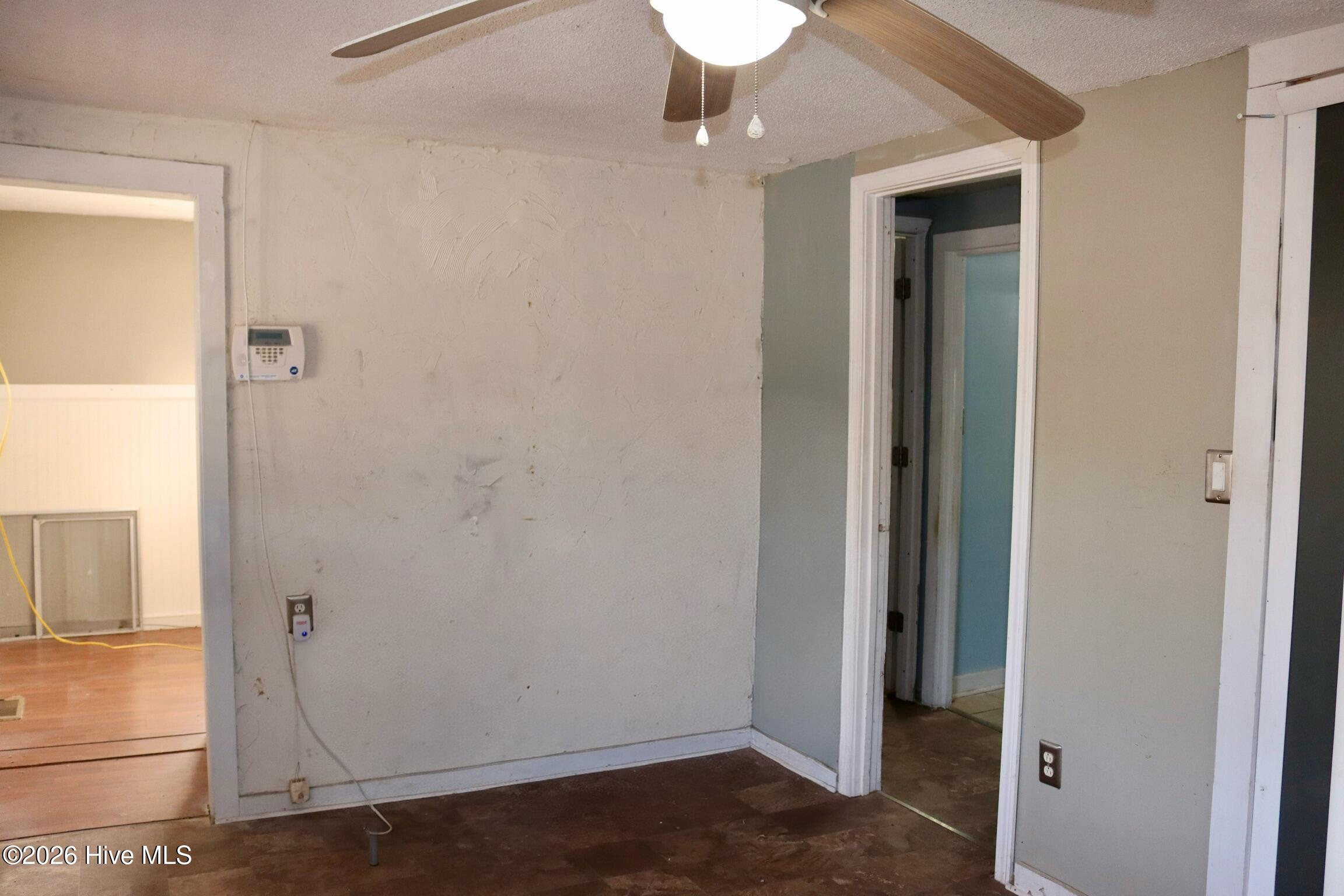 2078 Blue Creek Road Jacksonville, NC 28540 - Photo 24 of 48 Living Room