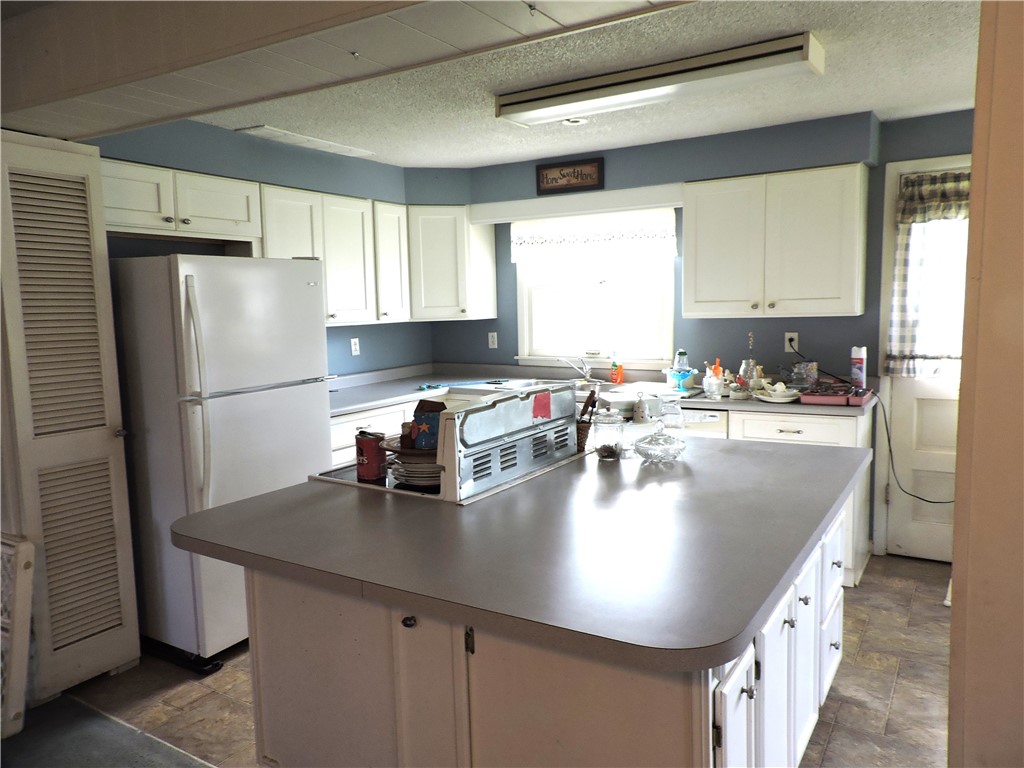 306 Poland Road Danville, IL 61834 - Photo 2 of 19