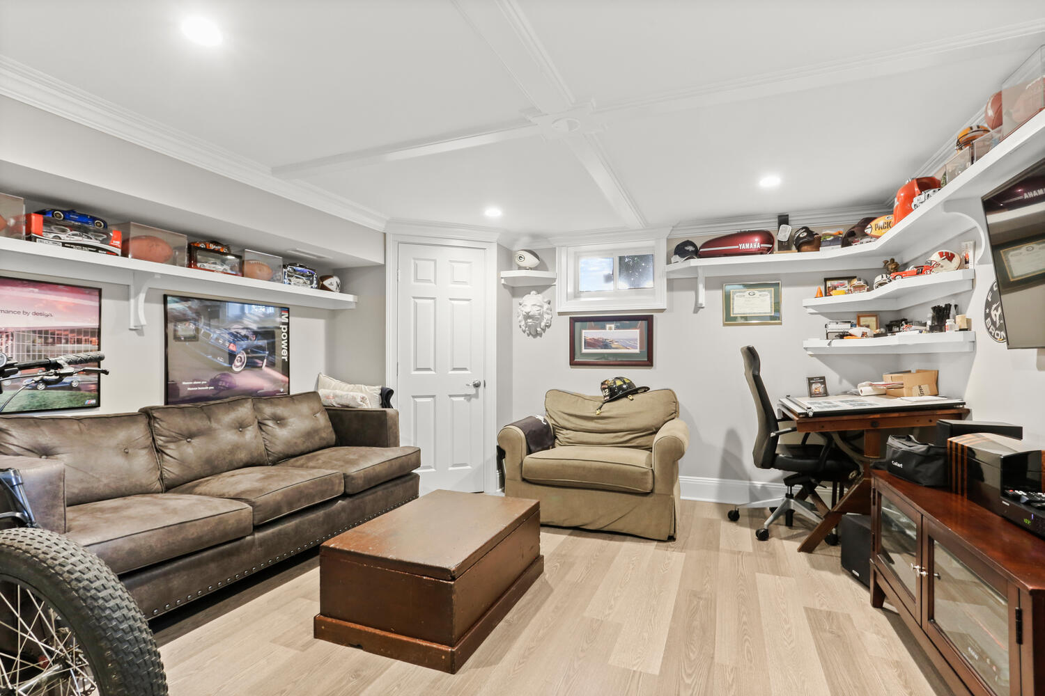 42 Pine Point Road Rowayton, CT 06853 - Photo 22 of 32 a living room with furniture and a flat screen tv