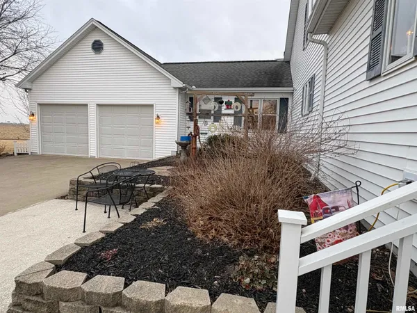 $309,000 | 7610-700 700 E Street, Neponset, IL 61345