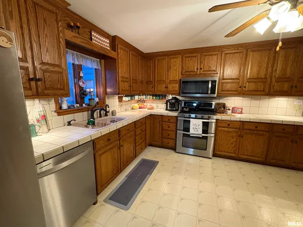 $309,000 | 7610-700 700 E Street, Neponset, IL 61345