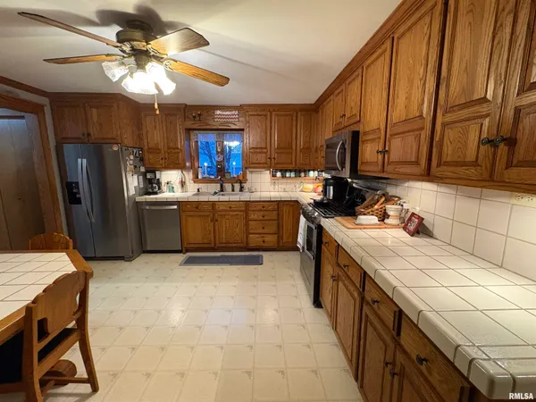 $309,000 | 7610-700 700 E Street, Neponset, IL 61345