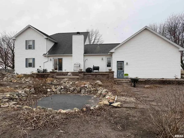 $309,000 | 7610-700 700 E Street, Neponset, IL 61345