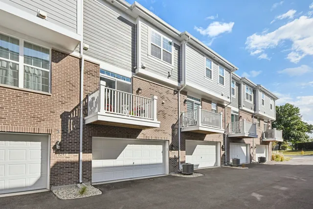 $399,900 | 9245 Harlowe Lane, Orland Park, IL 60462