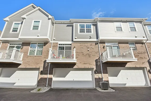 $399,900 | 9245 Harlowe Lane, Orland Park, IL 60462